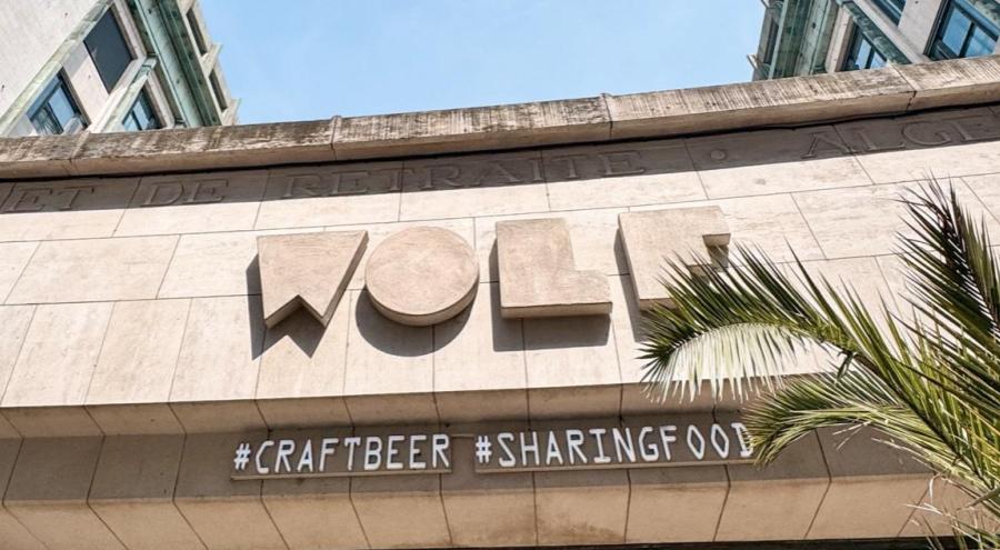 Gevel van WOLF met logo